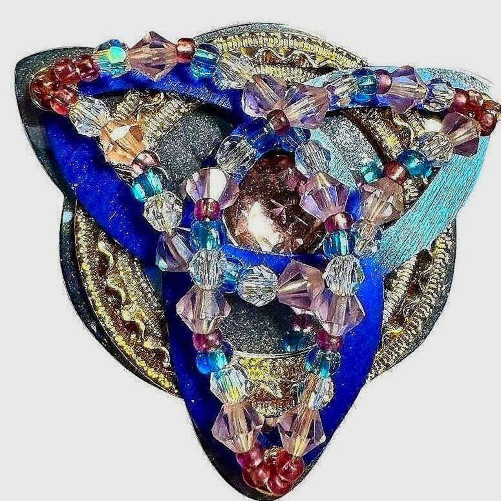 Liztech‎ Brooch Women Small Purple Excellent Celtic Trinity Knot Beaded Signed